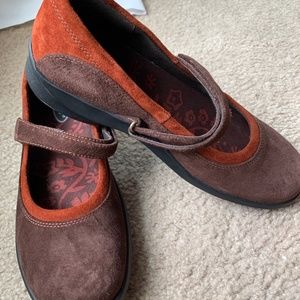 Aetrex JULIA Mosaic Like New SIZE 8.5 woman